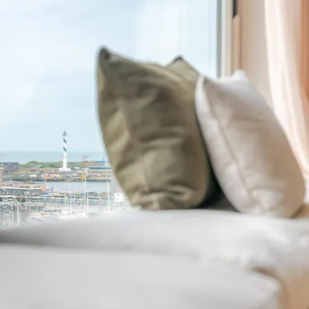 Stunning Views Over With Garage Appartamento