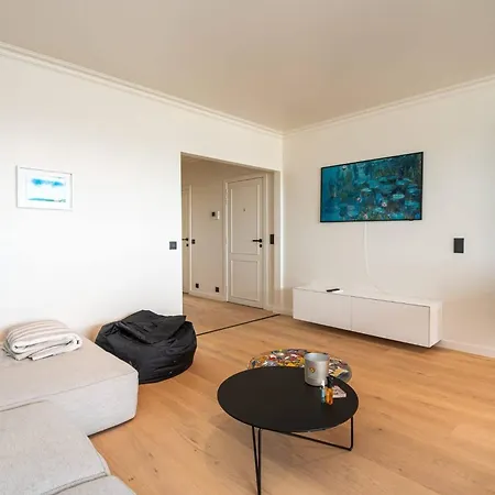 Stunning Views Over With Garage Apartament Ostenda
